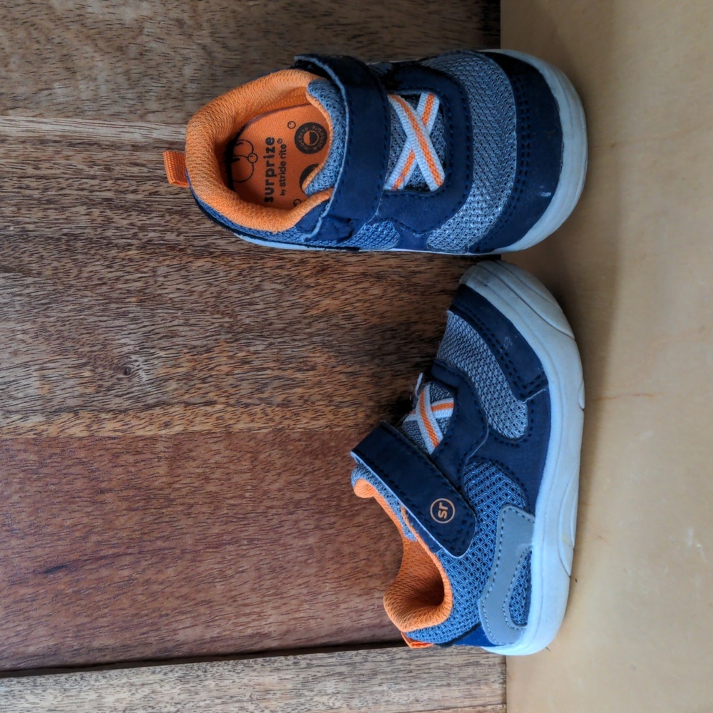 Stride Rite Surprize Rush size 4 boy